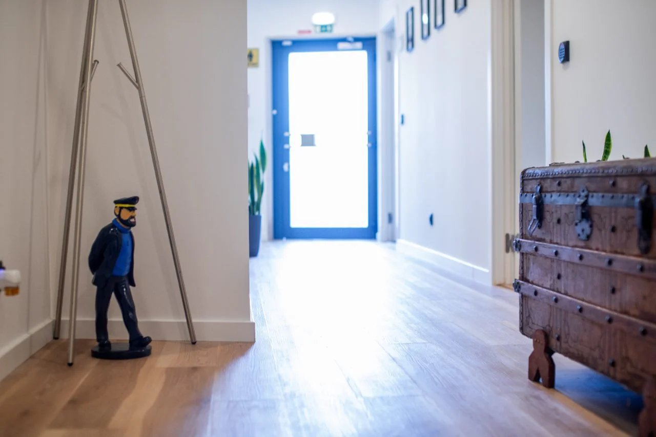 The Latitude hallway, with an old travel trunk and objects from a life of travelling